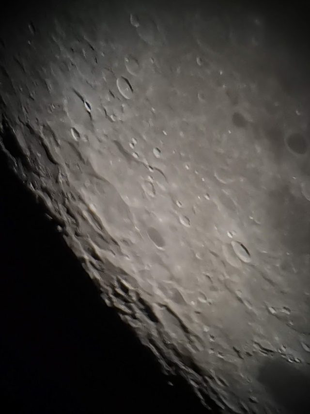 Detalle de los cráteres lunares sobre el terminador